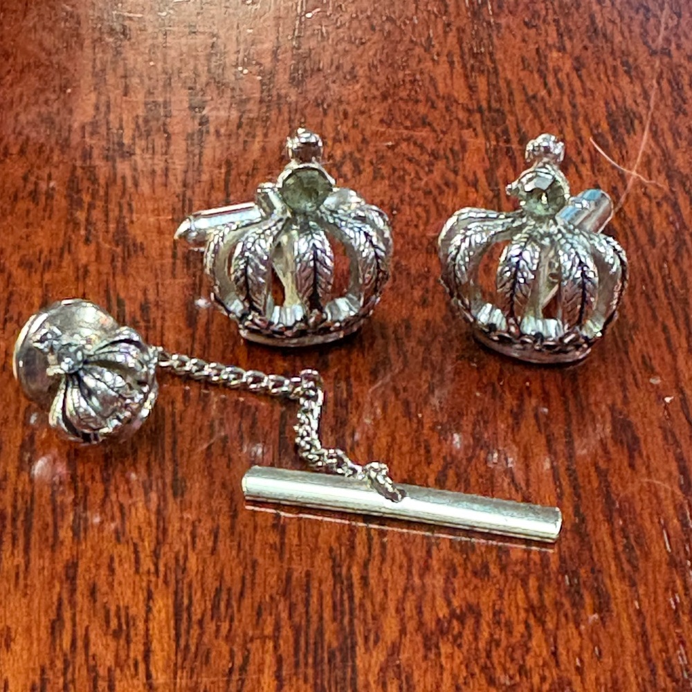 St Edward’s Crown Cufflinks and Tie Tac / Silvertone